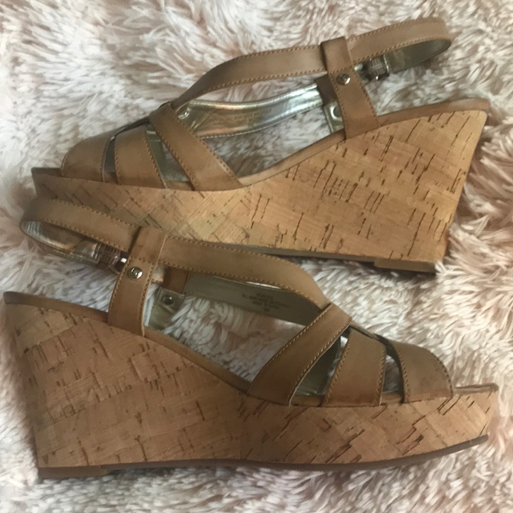 Guess tan wedges size 8